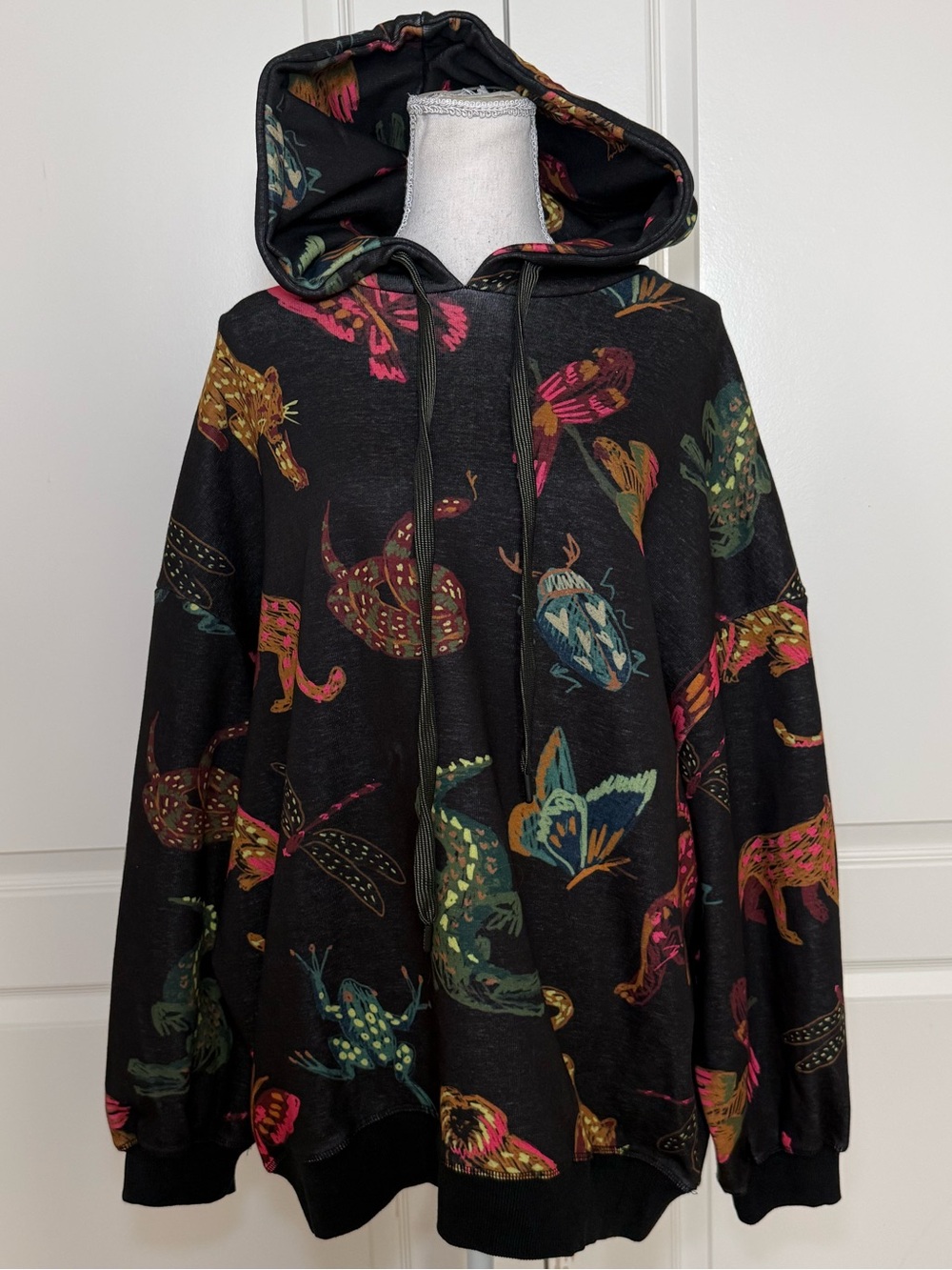 FARM RIO Black Animal Life Sweatshirt Hoodie Size Medium So Soft & Cozy Safari - Picture 2 of 6